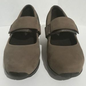 MBT LTTOKA Womens DK Taupe Leather Mary Janes